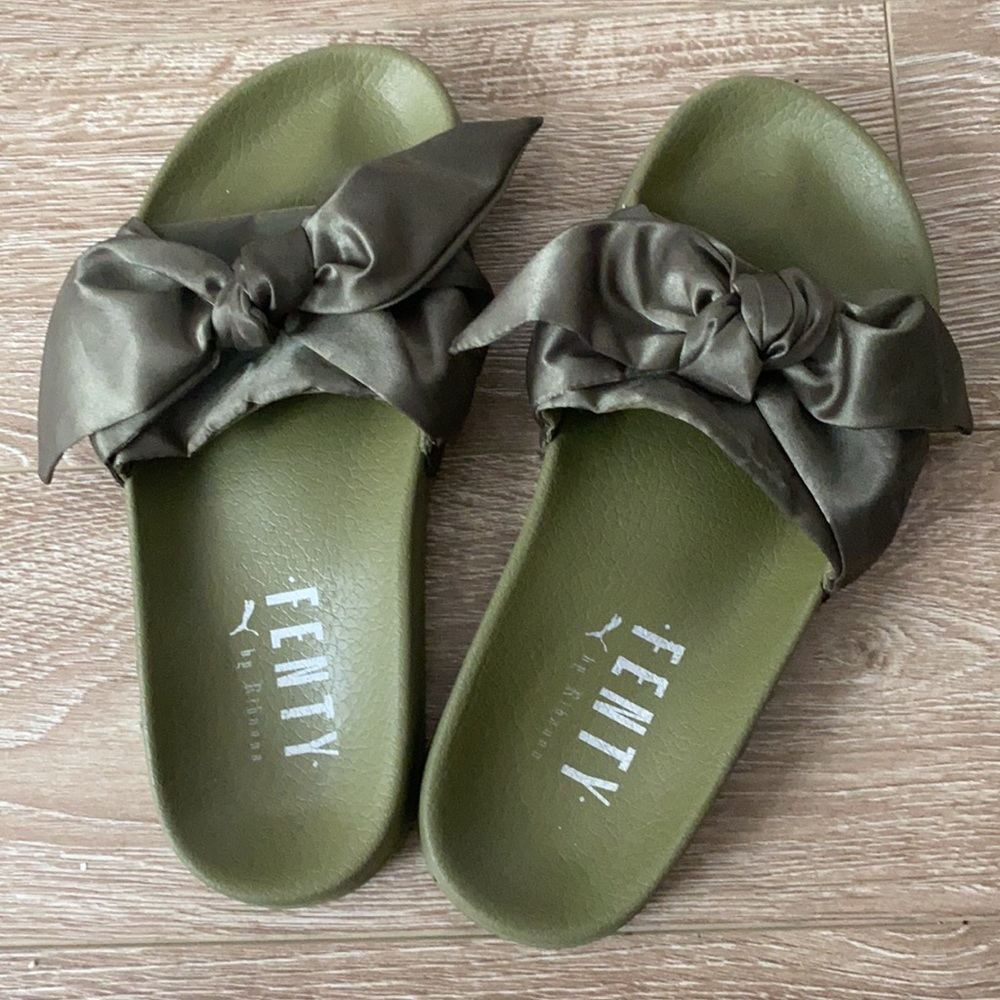 Women’s slides - Picture 2 of 2